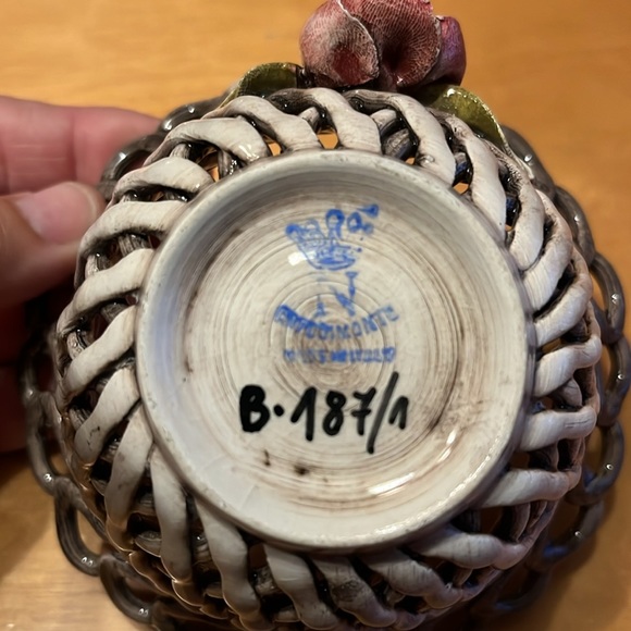 Vintage Capodimonte Basket - Picture 6 of 8